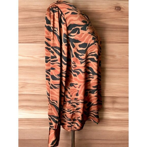 Tahari Womens Long Sleeve Tiger Print Polyester Blend Blouse Button Cuffs Medium - Picture 6 of 8